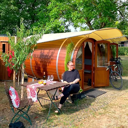 Der Kirschberghof Weinfass-lodge Luxuszelt *